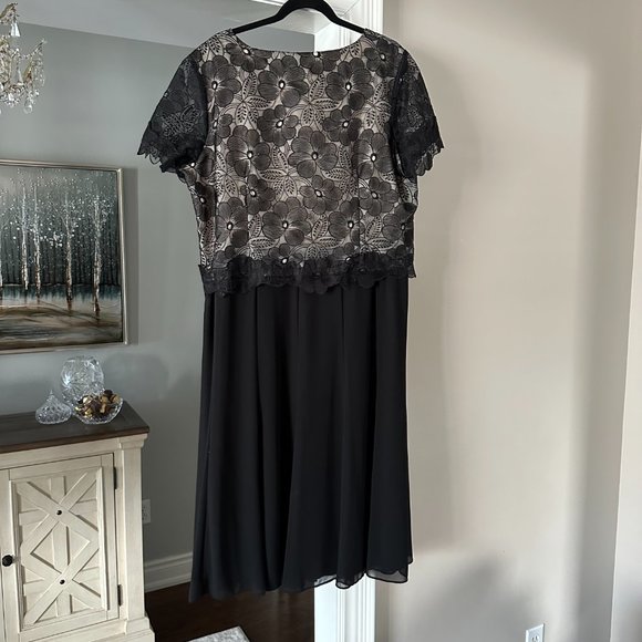 Jaques Vert Lacy Floral Black Dress (Size 20) - Picture 2 of 8